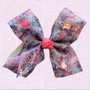 🪐 Handcrafted 5 inch hair bow with glitter letter “I” ✨